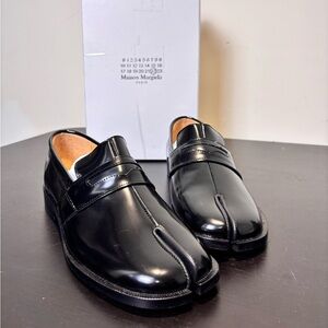 MAISON MARGIELA
Black Tabi Loafers